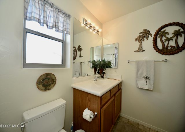 938 W Ashworth Road, Green Valley, AZ 85614