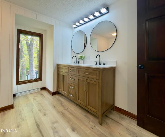 308 Castaway Drive, Kingsport, TN 37663