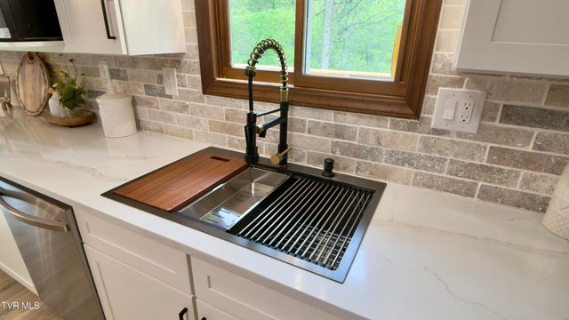 308 Castaway Drive, Kingsport, TN 37663