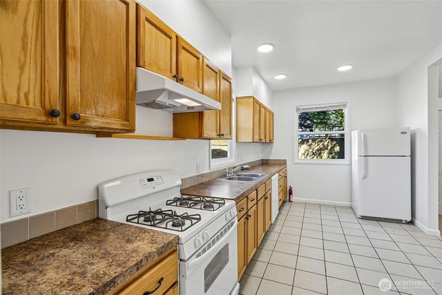 6558 16th Avenue NW, Seattle, WA 98117