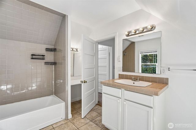 6558 16th Avenue NW, Seattle, WA 98117