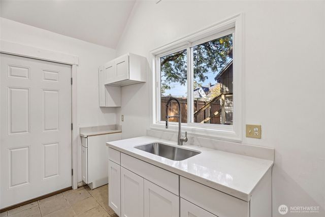 6558 16th Avenue NW, Seattle, WA 98117