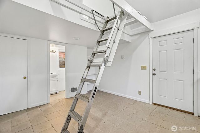 6558 16th Avenue NW, Seattle, WA 98117