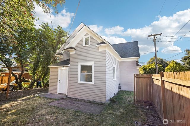 6558 16th Avenue NW, Seattle, WA 98117