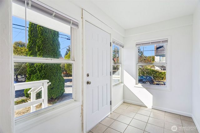 6558 16th Avenue NW, Seattle, WA 98117
