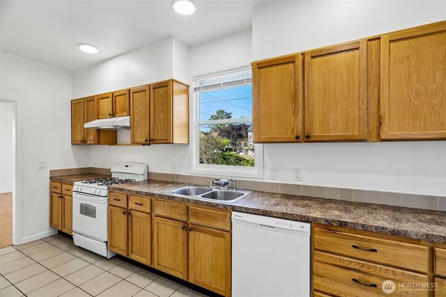 6558 16th Avenue NW, Seattle, WA 98117