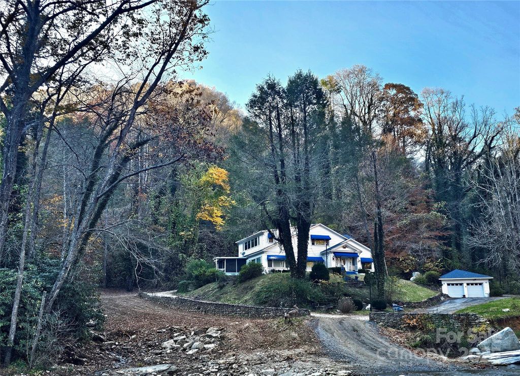 34 Landfair Lane, Bat Cave, NC 28710