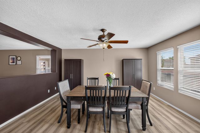 2912 McKinnon Way SW, Albuquerque, NM 87121