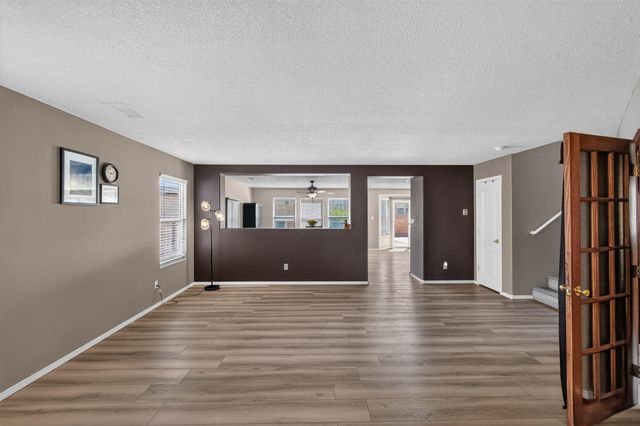 2912 McKinnon Way SW, Albuquerque, NM 87121
