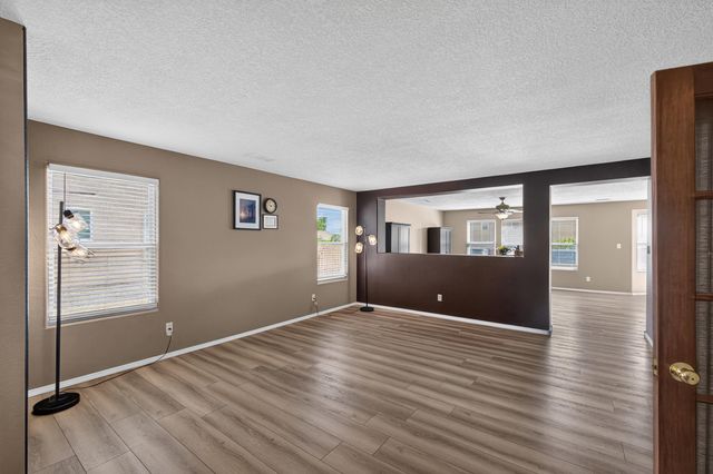 2912 McKinnon Way SW, Albuquerque, NM 87121