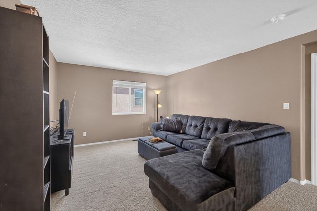 2912 McKinnon Way SW, Albuquerque, NM 87121