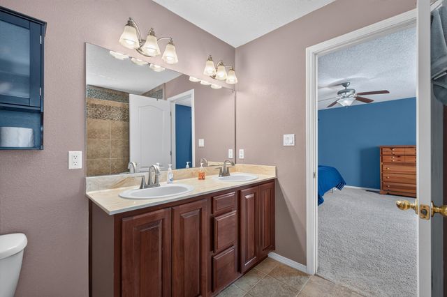 2912 McKinnon Way SW, Albuquerque, NM 87121