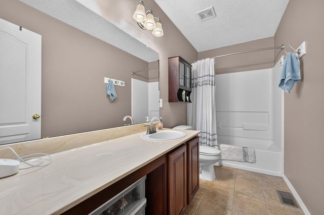 2912 McKinnon Way SW, Albuquerque, NM 87121