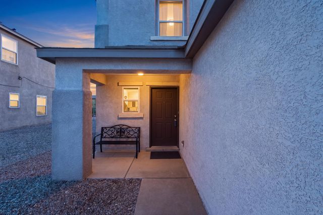 2912 McKinnon Way SW, Albuquerque, NM 87121