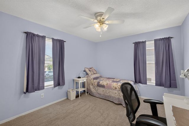 2912 McKinnon Way SW, Albuquerque, NM 87121