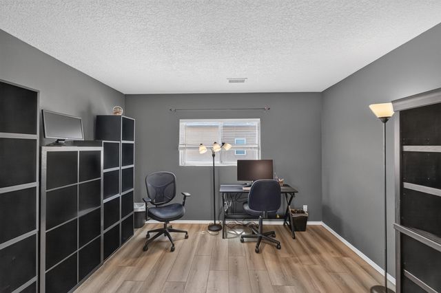 2912 McKinnon Way SW, Albuquerque, NM 87121