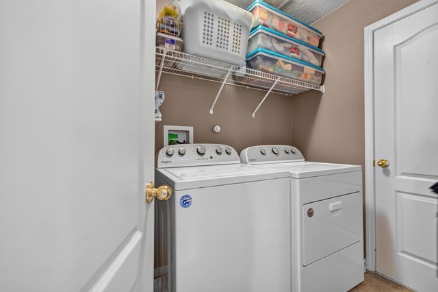 2912 McKinnon Way SW, Albuquerque, NM 87121
