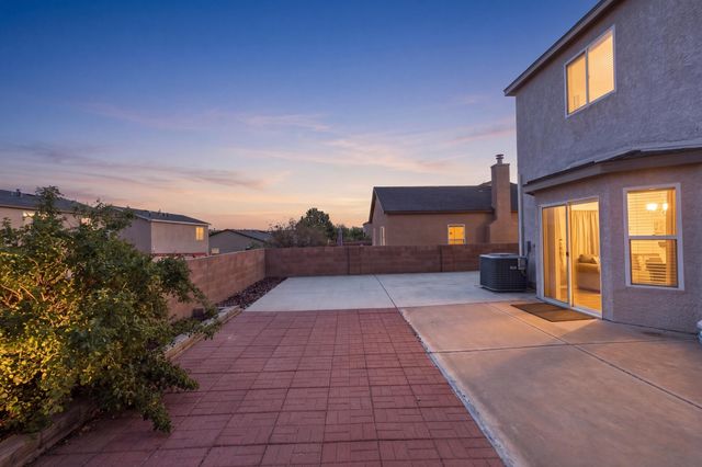 2912 McKinnon Way SW, Albuquerque, NM 87121