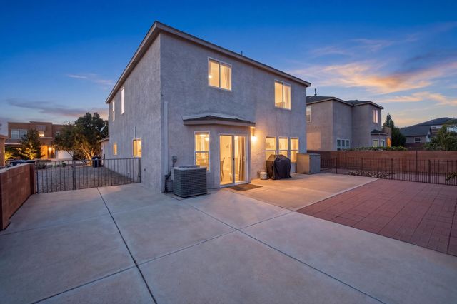 2912 McKinnon Way SW, Albuquerque, NM 87121