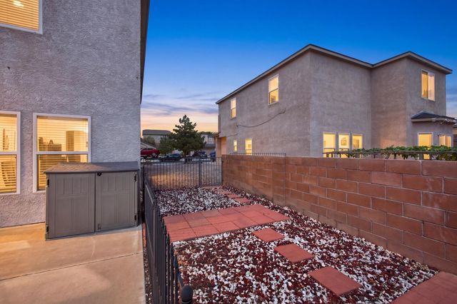 2912 McKinnon Way SW, Albuquerque, NM 87121