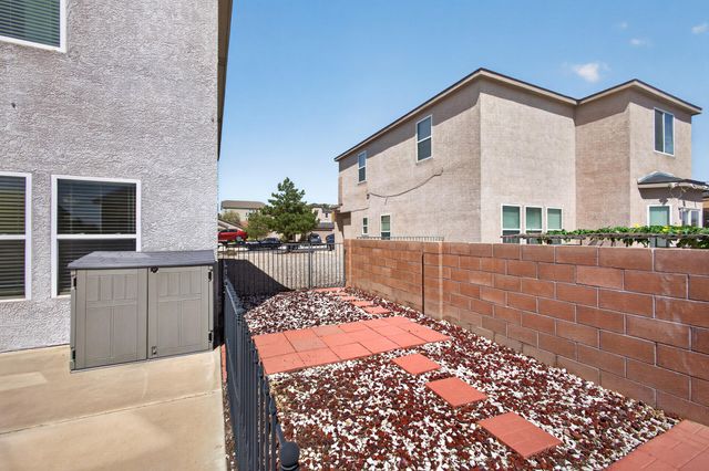 2912 McKinnon Way SW, Albuquerque, NM 87121