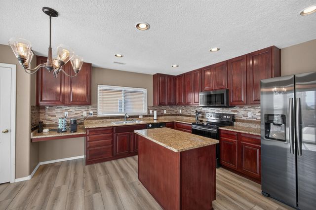 2912 McKinnon Way SW, Albuquerque, NM 87121