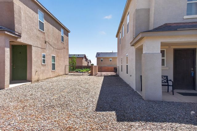 2912 McKinnon Way SW, Albuquerque, NM 87121