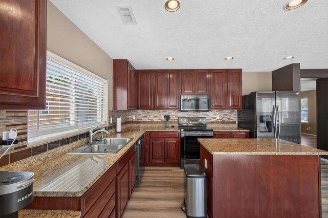 2912 McKinnon Way SW, Albuquerque, NM 87121