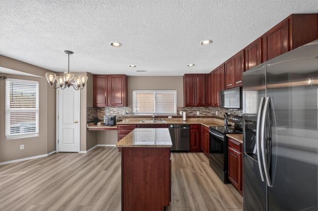 2912 McKinnon Way SW, Albuquerque, NM 87121