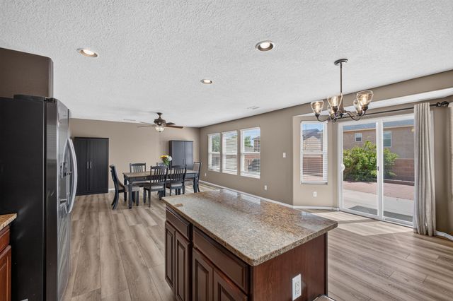 2912 McKinnon Way SW, Albuquerque, NM 87121