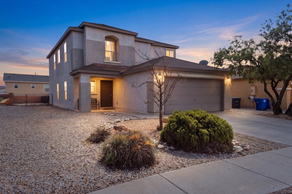 2912 McKinnon Way SW, Albuquerque, NM 87121