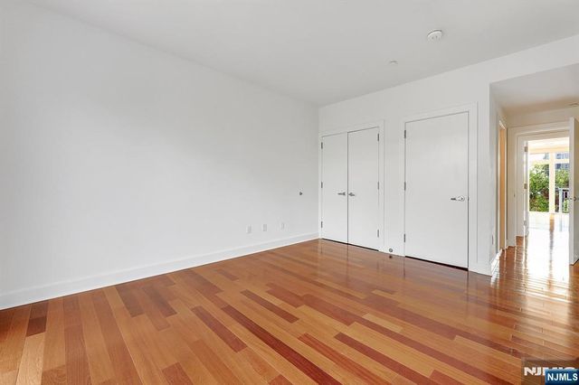 22 Vela Way, Edgewater, NJ 07020