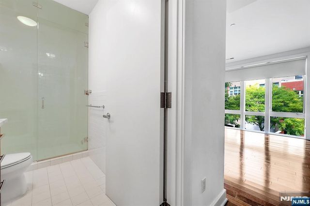 22 Vela Way, Edgewater, NJ 07020