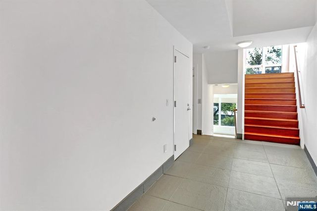 22 Vela Way, Edgewater, NJ 07020