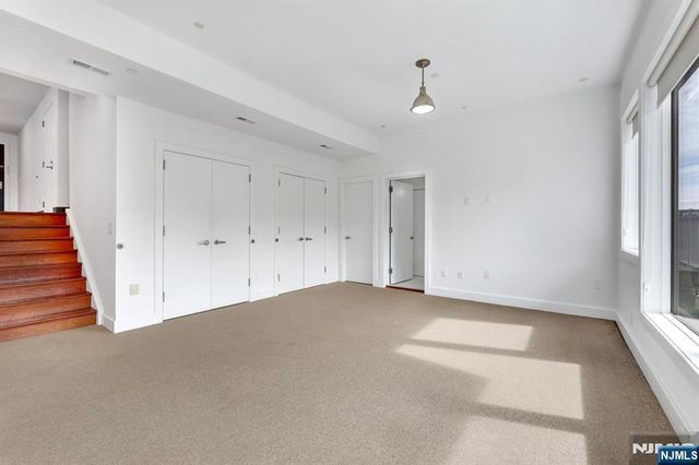 22 Vela Way, Edgewater, NJ 07020