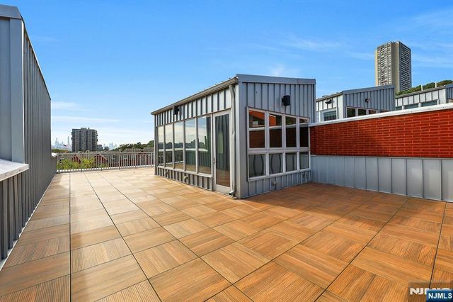 22 Vela Way, Edgewater, NJ 07020