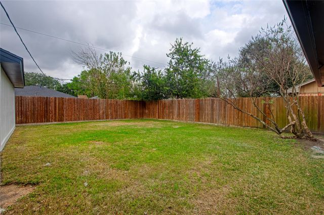 5802 Chrystell Lane, Houston, TX 77092