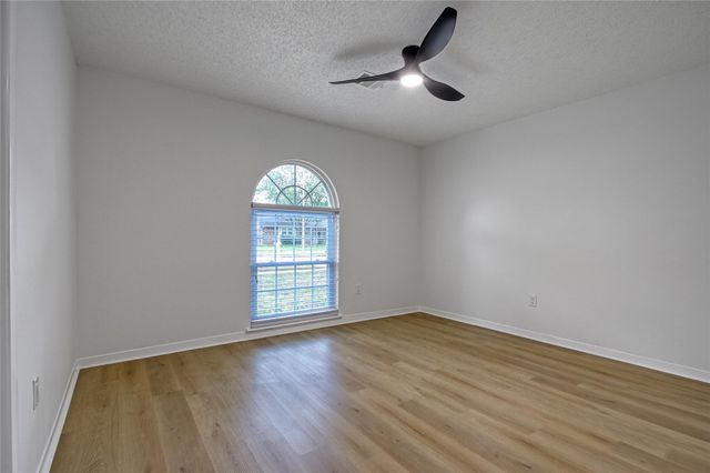 5802 Chrystell Lane, Houston, TX 77092
