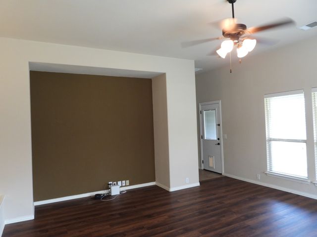 1311 Fox Glen Trail, Mansfield, TX 76063