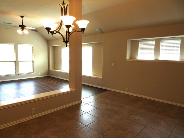 1311 Fox Glen Trail, Mansfield, TX 76063