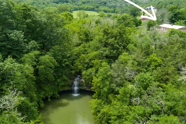 550 Carl Dixon Ln, Gainesboro, TN 38562