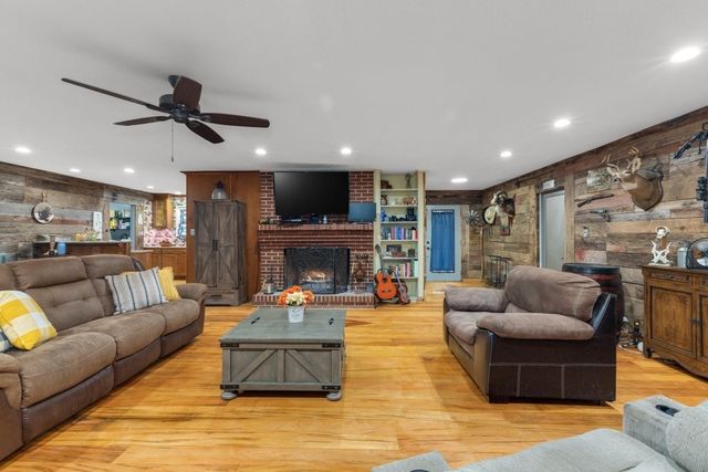 550 Carl Dixon Ln, Gainesboro, TN 38562