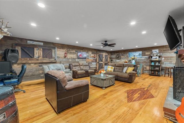 550 Carl Dixon Ln, Gainesboro, TN 38562