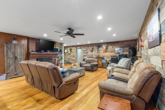 550 Carl Dixon Ln, Gainesboro, TN 38562