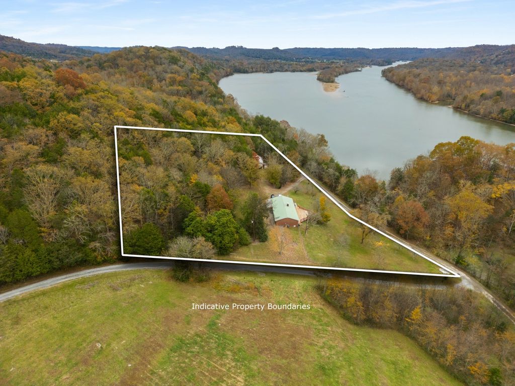550 Carl Dixon Ln, Gainesboro, TN 38562