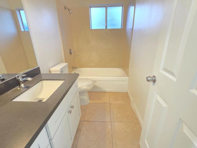 52 Brentford Cir, Sacramento, CA 95823