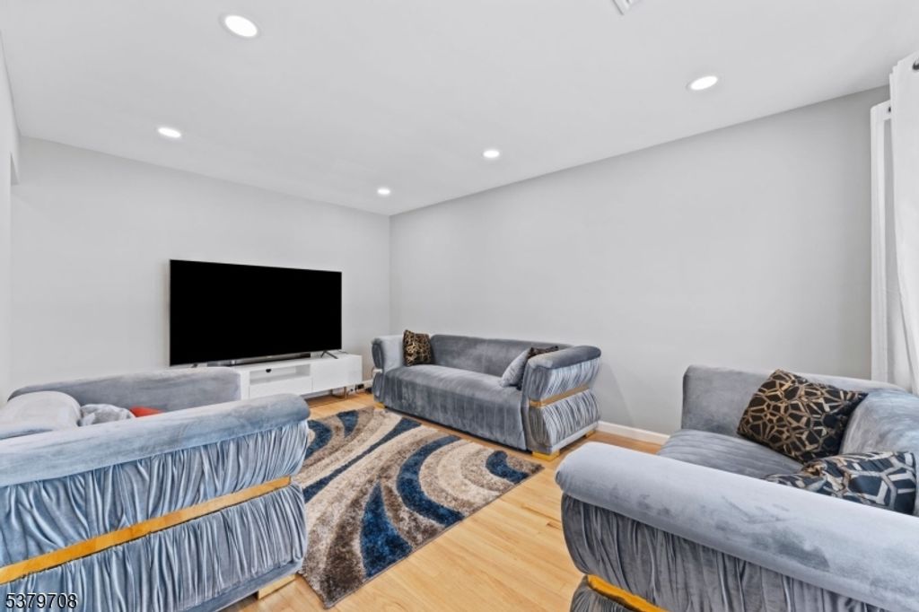 1105 Dill Ave, Linden City, NJ 07036