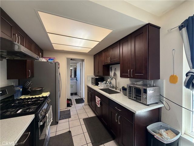 8952 BARCELONA, Westminster, CA 92683