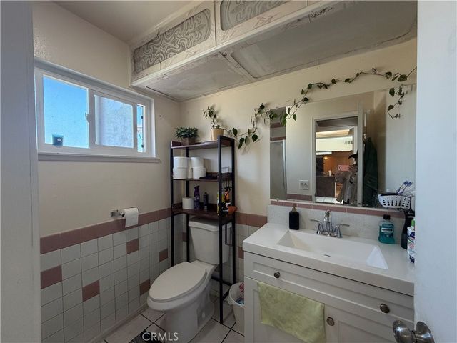 8952 BARCELONA, Westminster, CA 92683