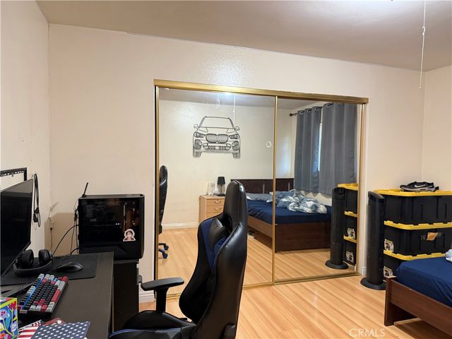8952 BARCELONA, Westminster, CA 92683